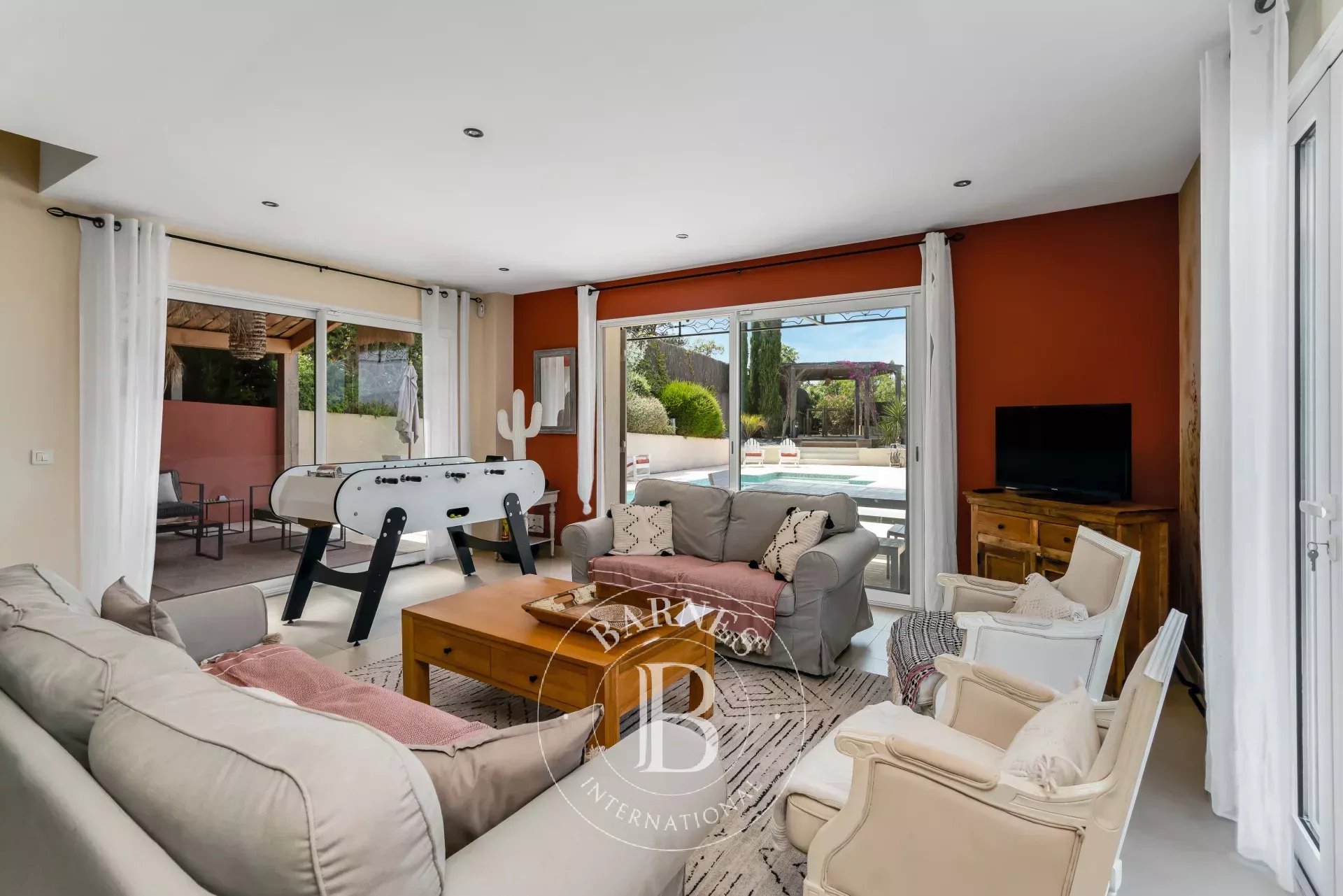 GOLFE DE SAINT TROPEZ - COGOLIN - VILLA RENOVEE - VUE DEGAGEE