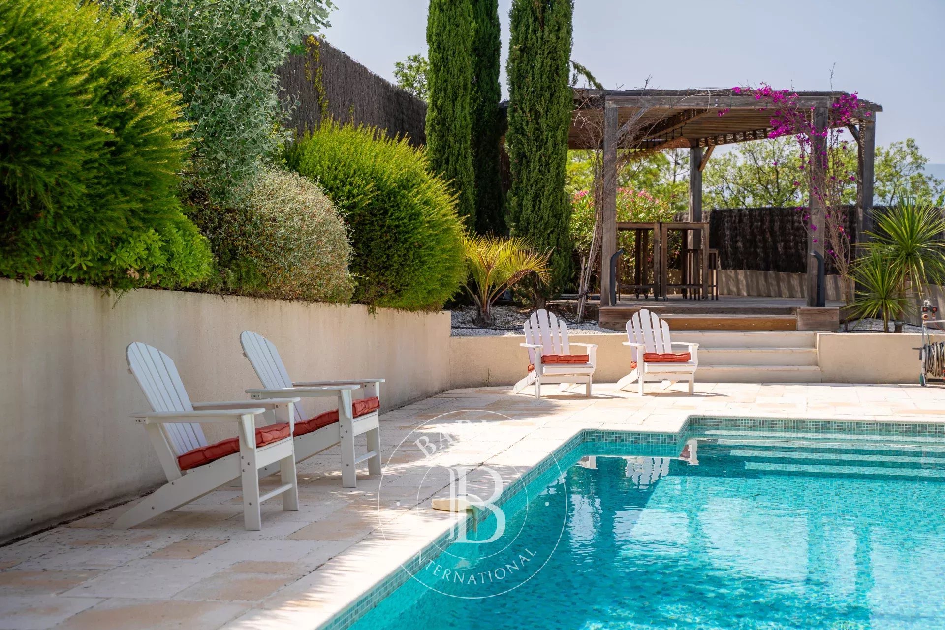 GOLFE DE SAINT TROPEZ - COGOLIN - VILLA RENOVEE - VUE DEGAGEE