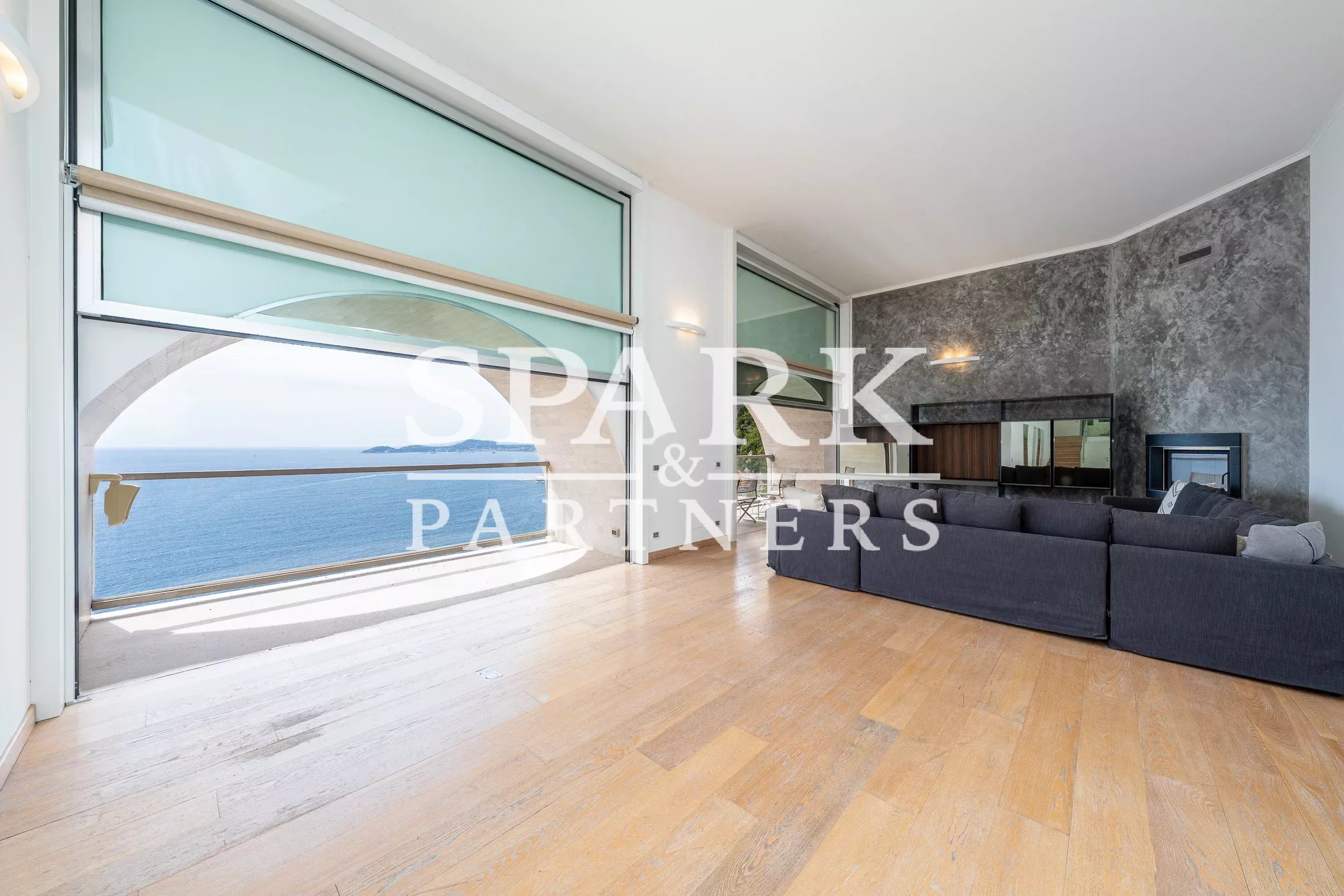 Cap d'Ail - Location - Villa moderne dans un domaine privé avec accès à la plage