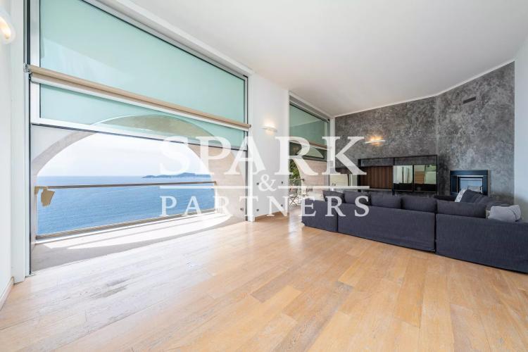 Cap d'Ail - Location - Villa moderne dans un domaine privé avec accès à la plage