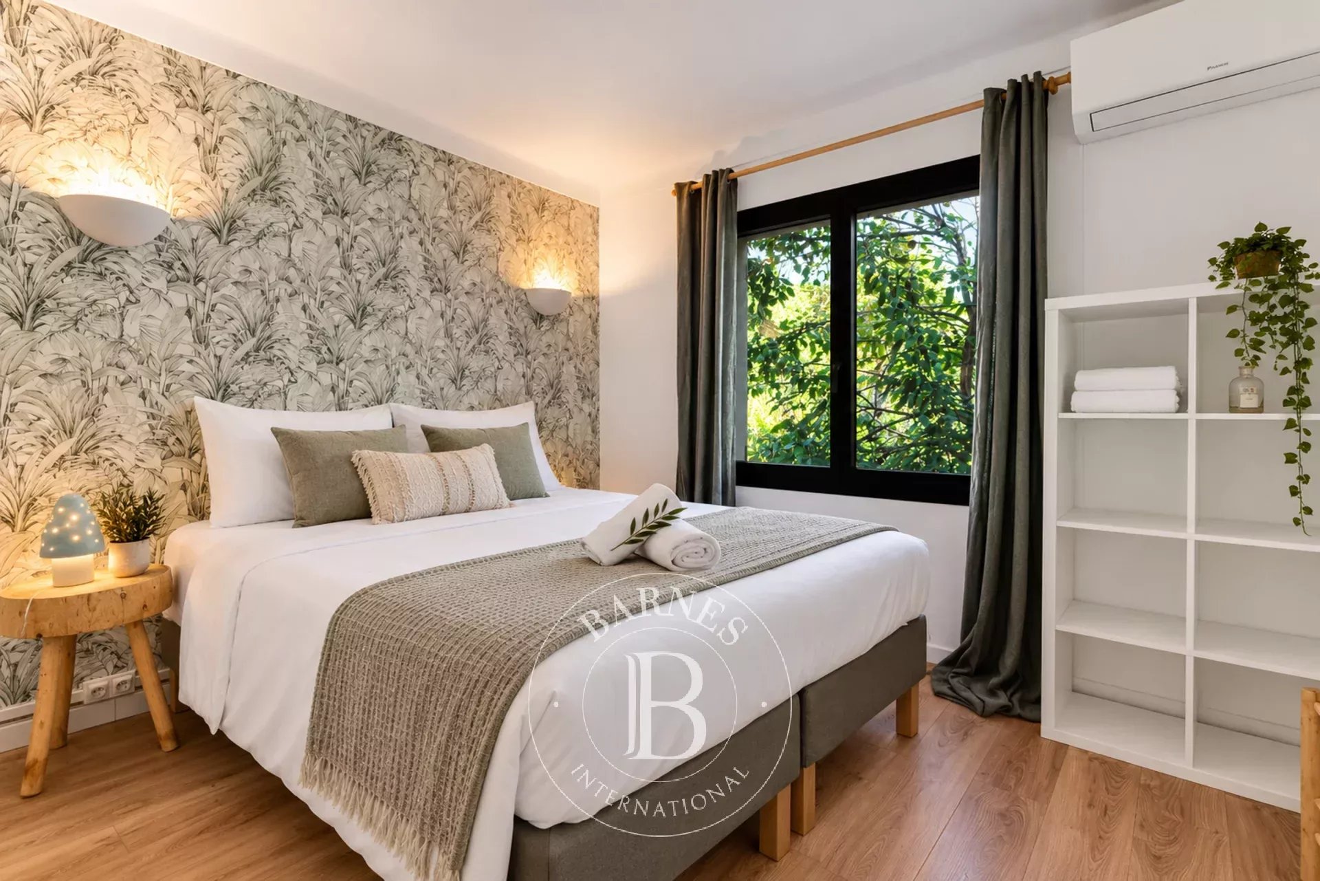 GRIMAUD - MAISON RENOVEE - 6 CHAMBRES - PROCHE VILLAGE