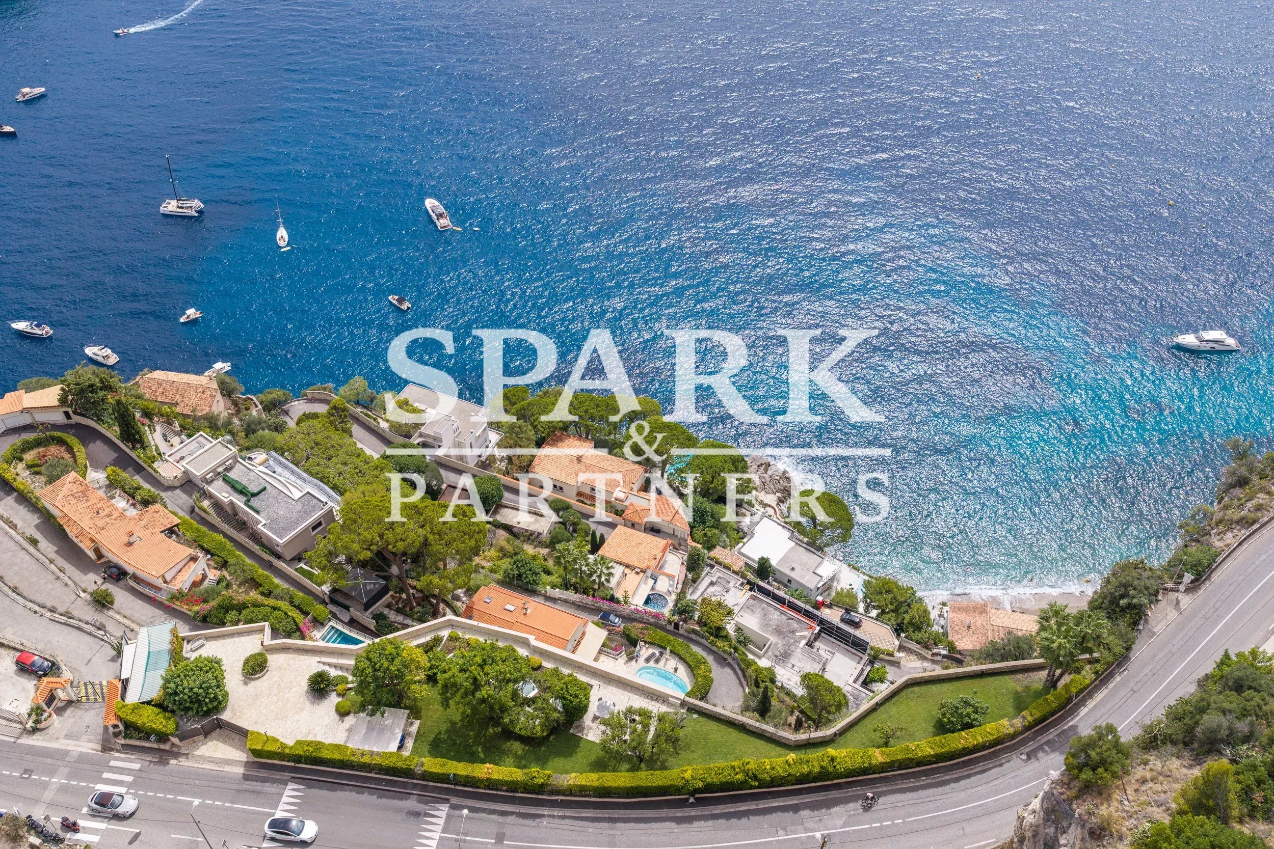 Cap d'Ail - Location - Villa moderne dans un domaine privé avec accès à la plage