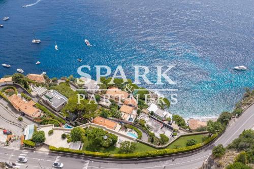 Cap d'Ail - Location - Villa moderne dans un domaine privé avec accès à la plage