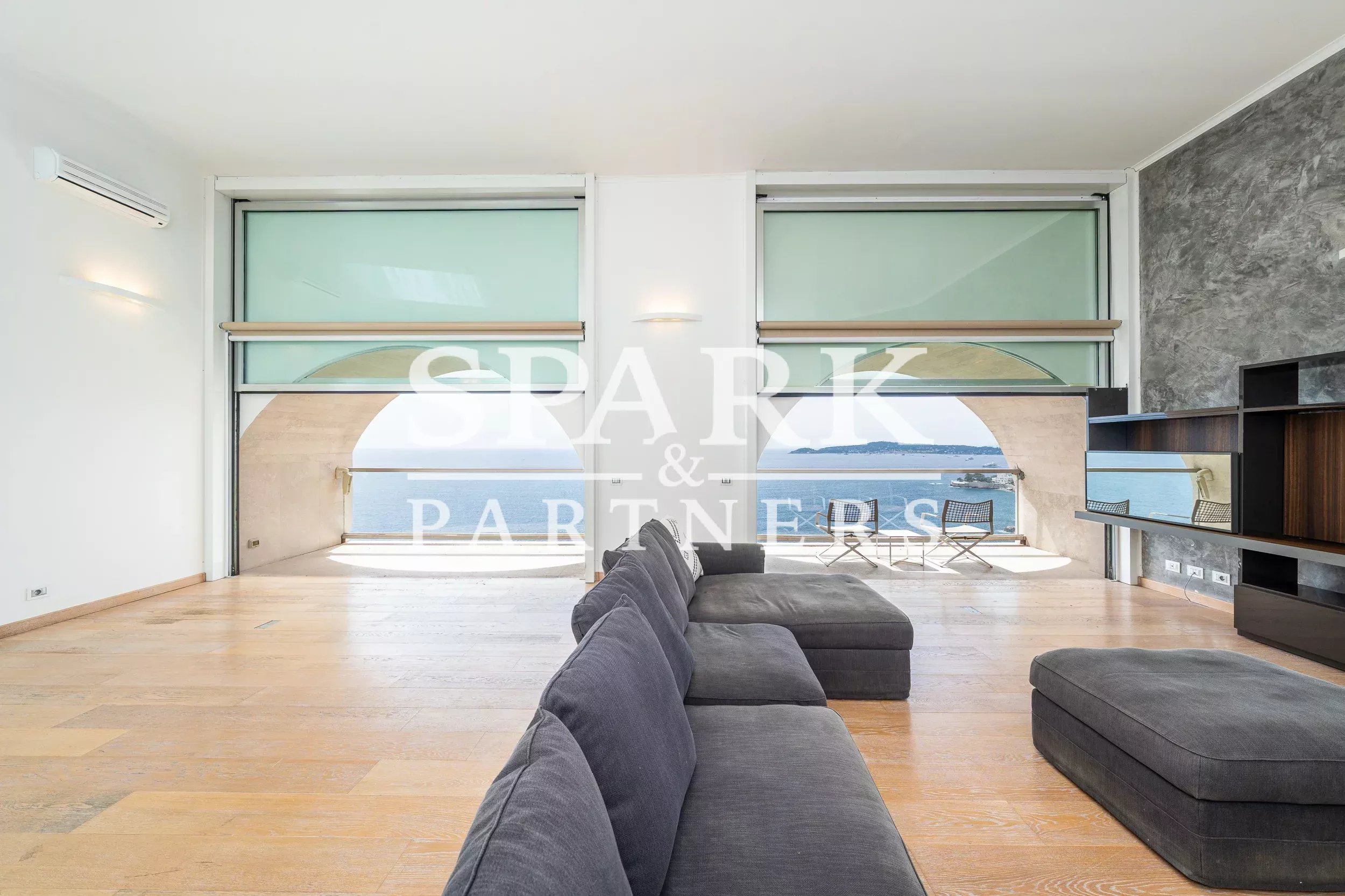 Cap d'Ail - Location - Villa moderne dans un domaine privé avec accès à la plage