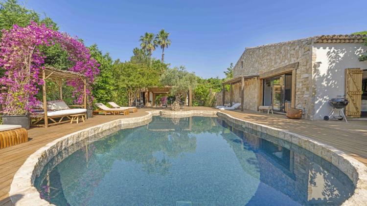 Villa à vendre à pied des plages à Grimaud