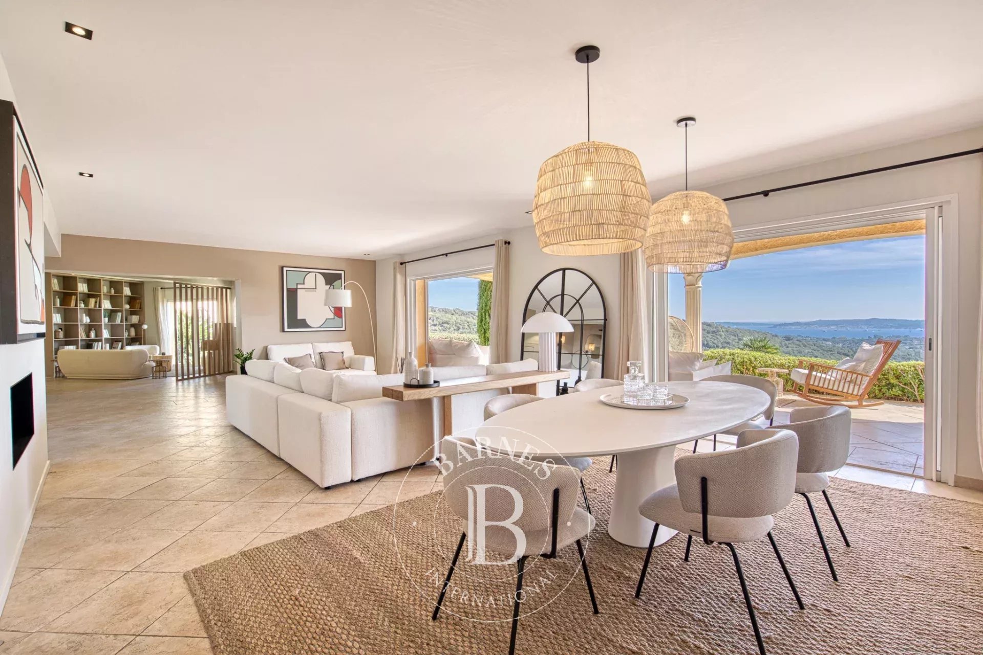GOLFE DE SAINT TROPEZ - VILLA RÉNOVÉE AVEC VUE MER PANORAMIQUE- 8 CHAMBRES