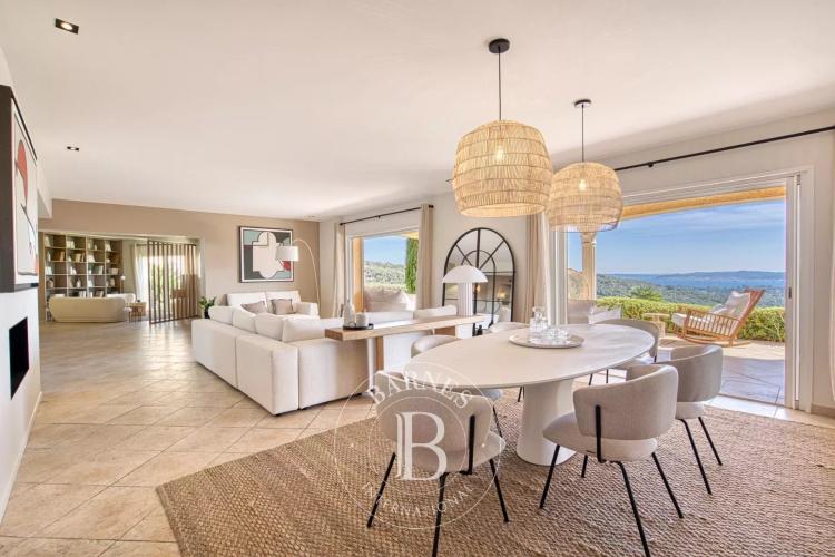 GOLFE DE SAINT TROPEZ - VILLA RÉNOVÉE AVEC VUE MER PANORAMIQUE- 8 CHAMBRES