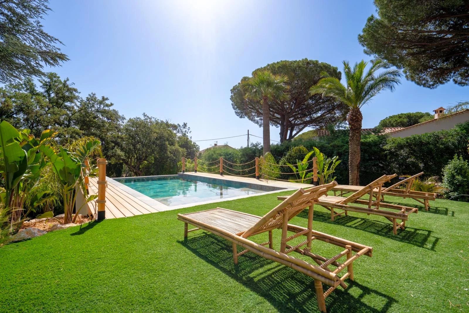Villa rénovée à vendre à pied des plages à Grimaud