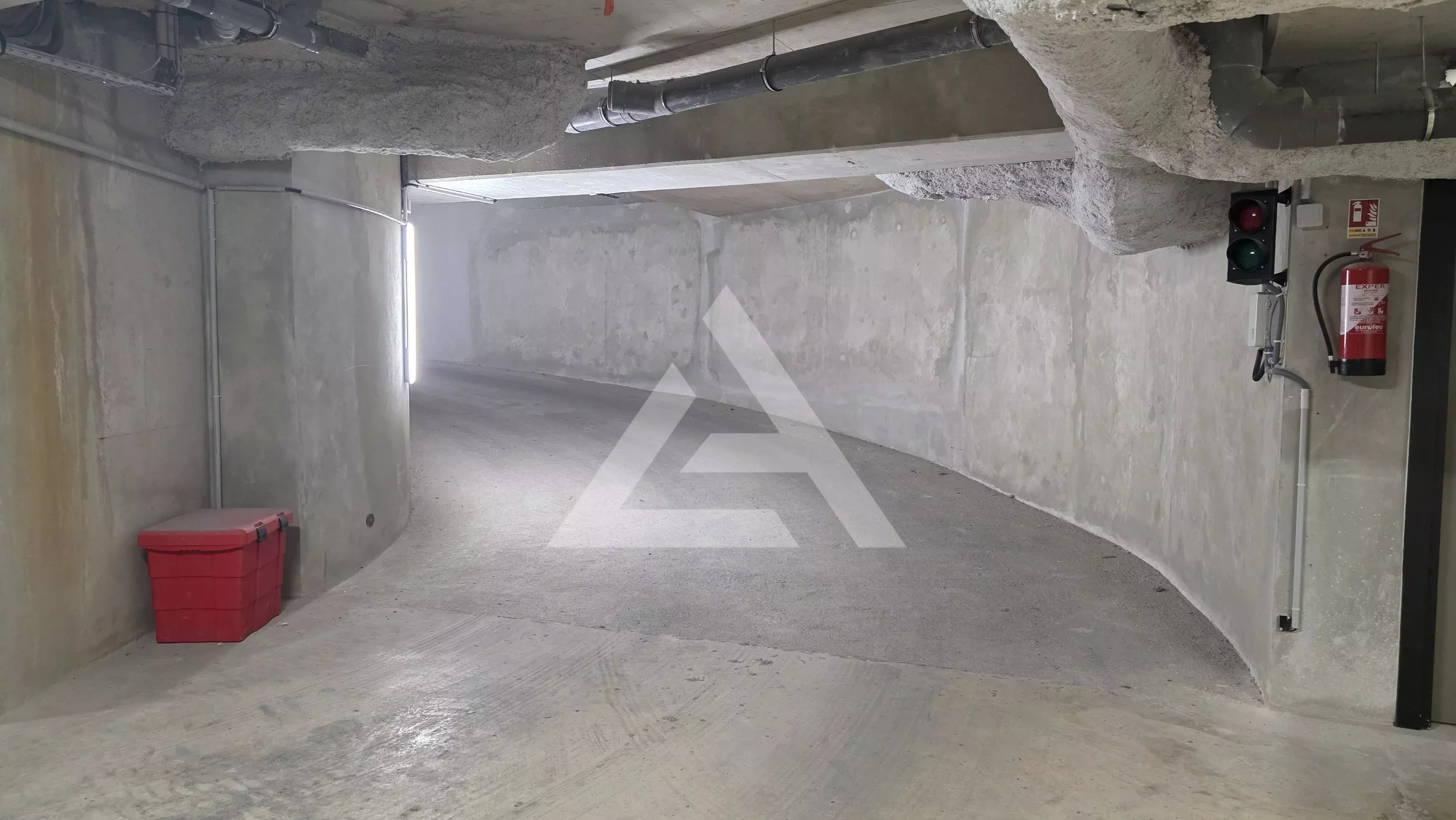 CAP D'AIL - DOUBLE GARAGE EN SOUS-SOL - RESIDENCE NEUVE EN CENTRE-VILLE