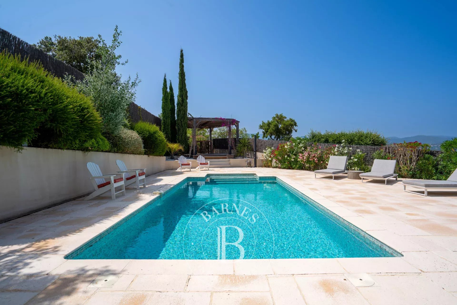 GOLFE DE SAINT TROPEZ - COGOLIN - VILLA RENOVEE - VUE DEGAGEE