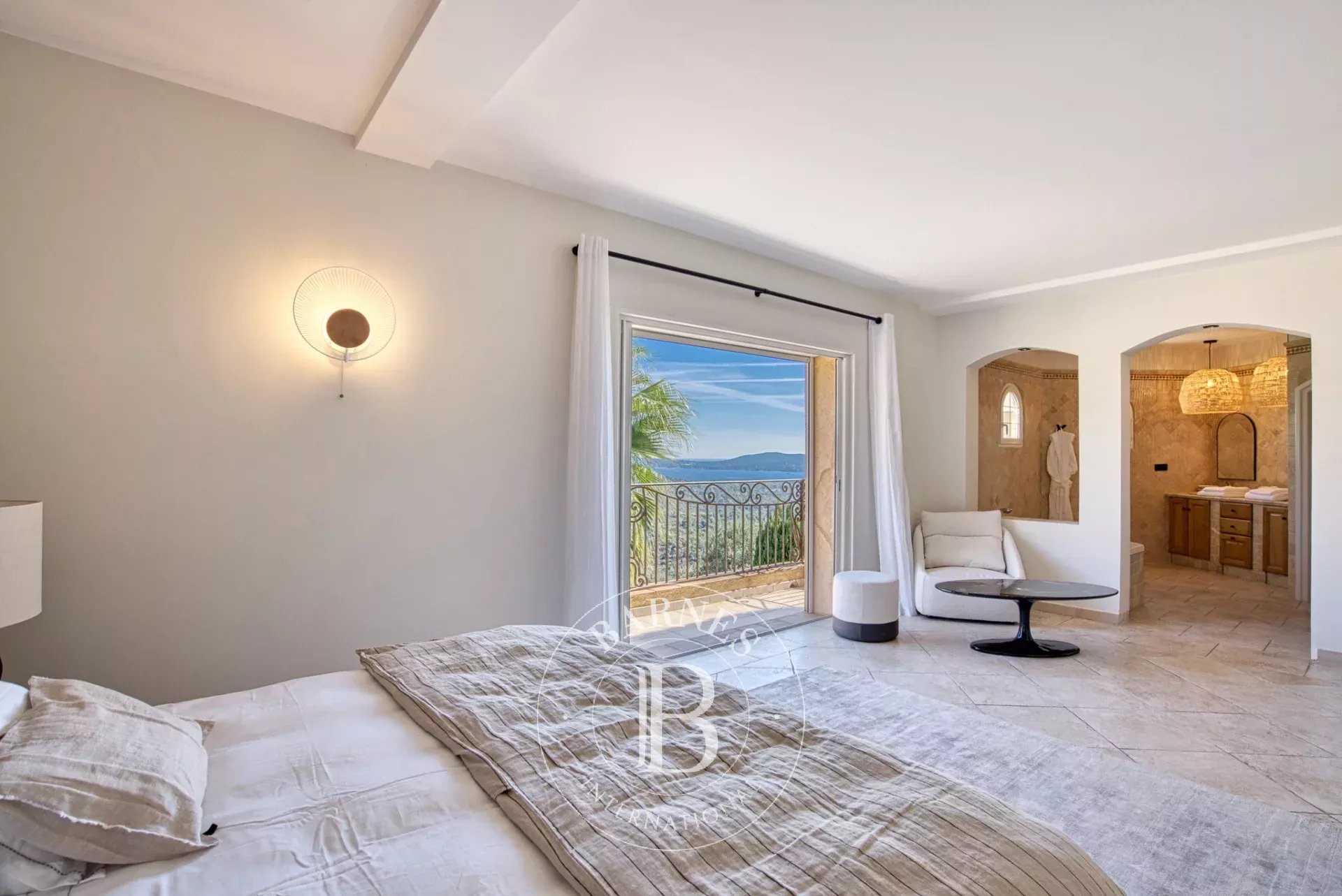 GOLFE DE SAINT TROPEZ - VILLA RÉNOVÉE AVEC VUE MER PANORAMIQUE- 8 CHAMBRES