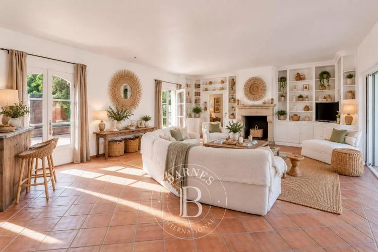 GRMAUD - DOMAINE PRIVE - MAISON PROVENCALE AVEC VUE MER