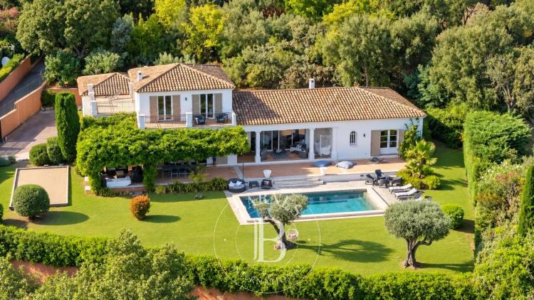 GRMAUD - DOMAINE PRIVE - MAISON PROVENCALE AVEC VUE MER