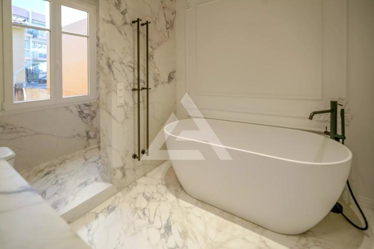 CAP D'AIL - APPARTEMENT SPACIEUX - DERNIER ETAGE AVEC JARDIN