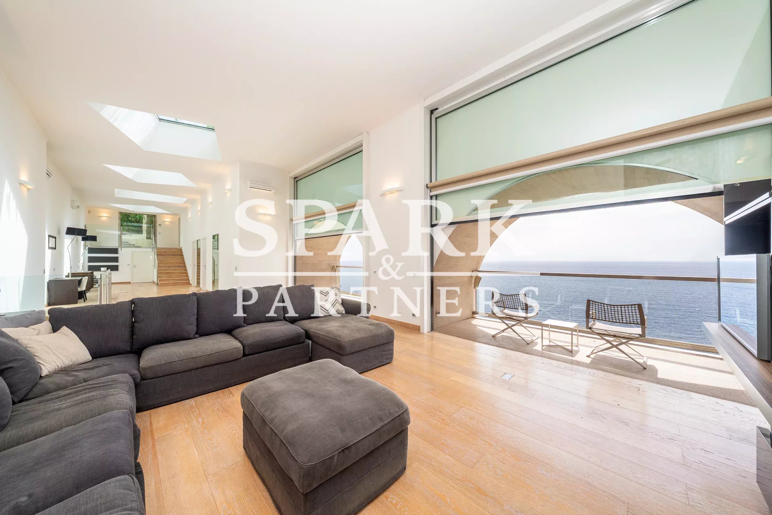Cap d'Ail - Location - Villa moderne dans un domaine privé avec accès à la plage