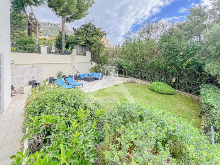 CAP D'AIL - GRAND 4 PIECES - VUE MER ET PARKING