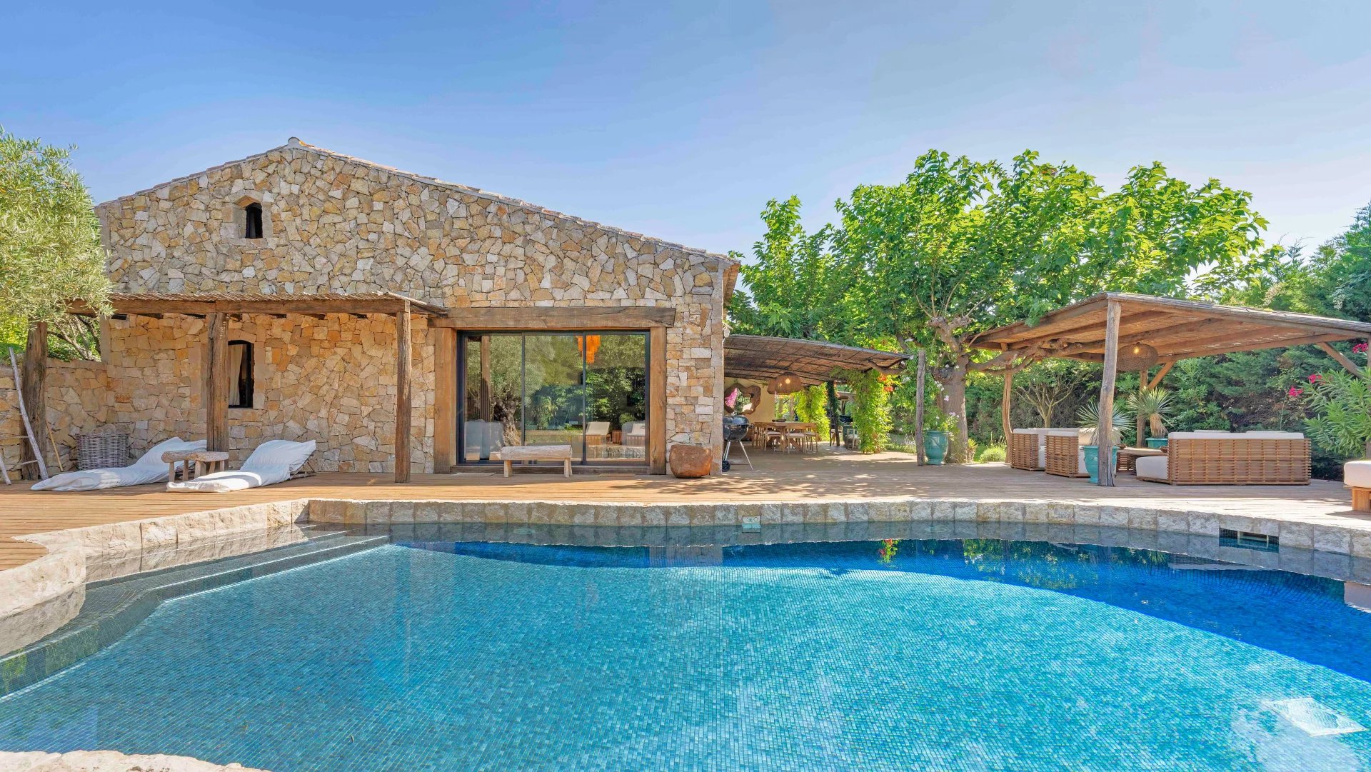 Villa à vendre à pied des plages à Grimaud