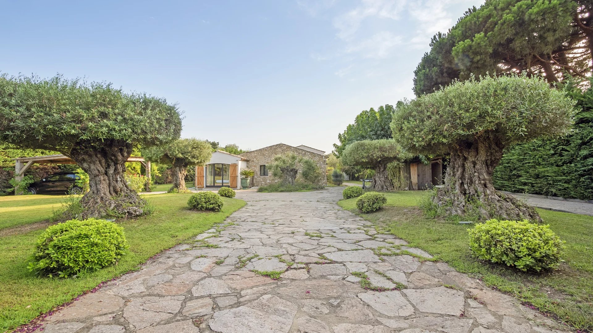 Villa à vendre à pied des plages à Grimaud