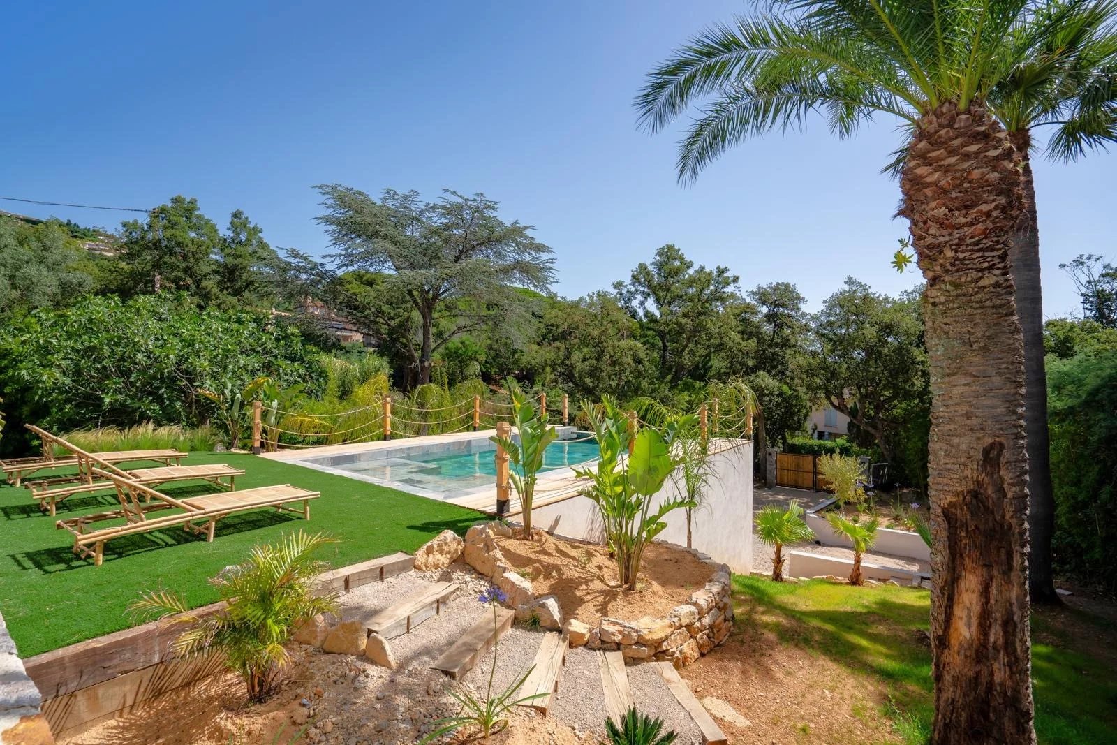 Villa rénovée à vendre à pied des plages à Grimaud