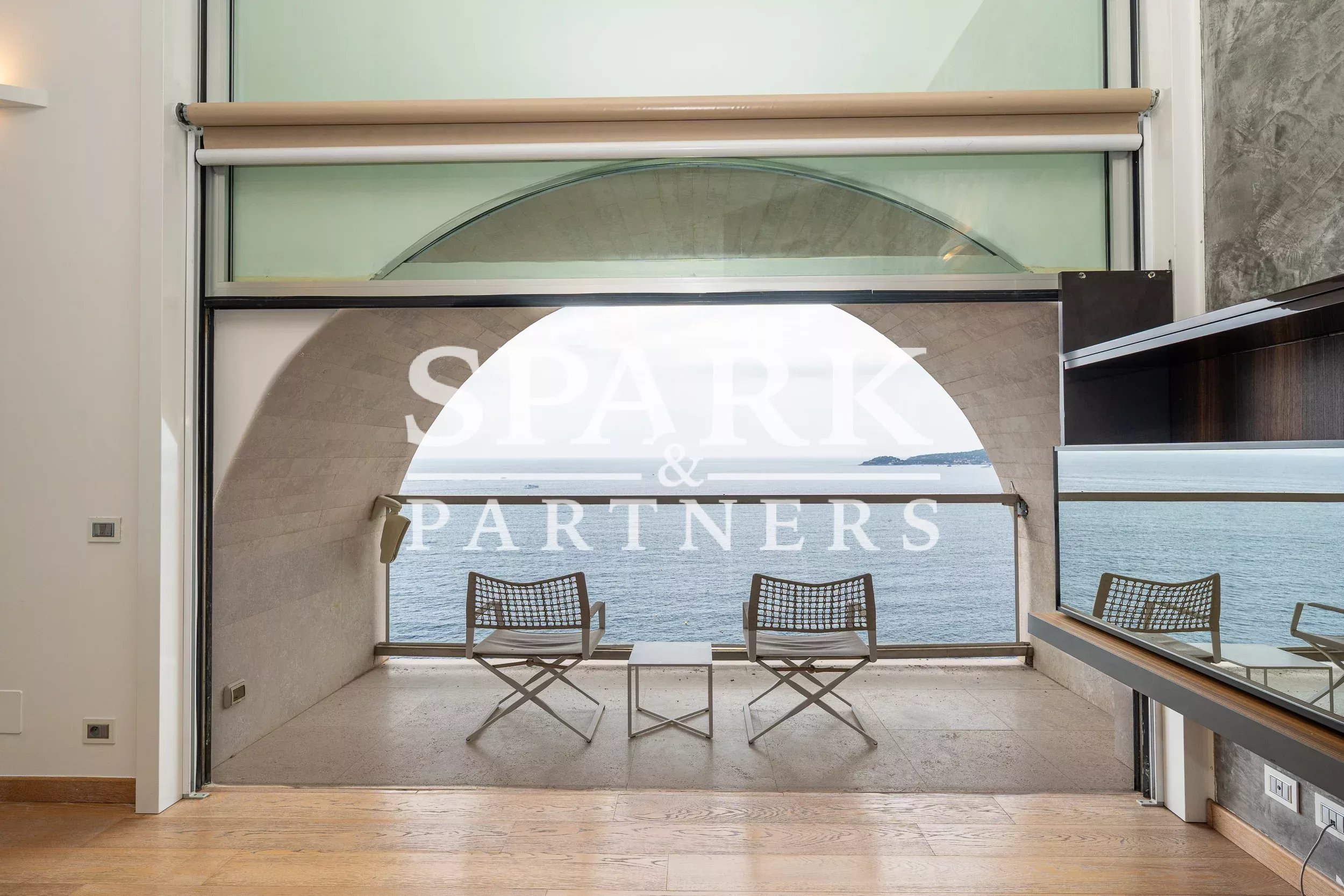 Cap d'Ail - Location - Villa moderne dans un domaine privé avec accès à la plage