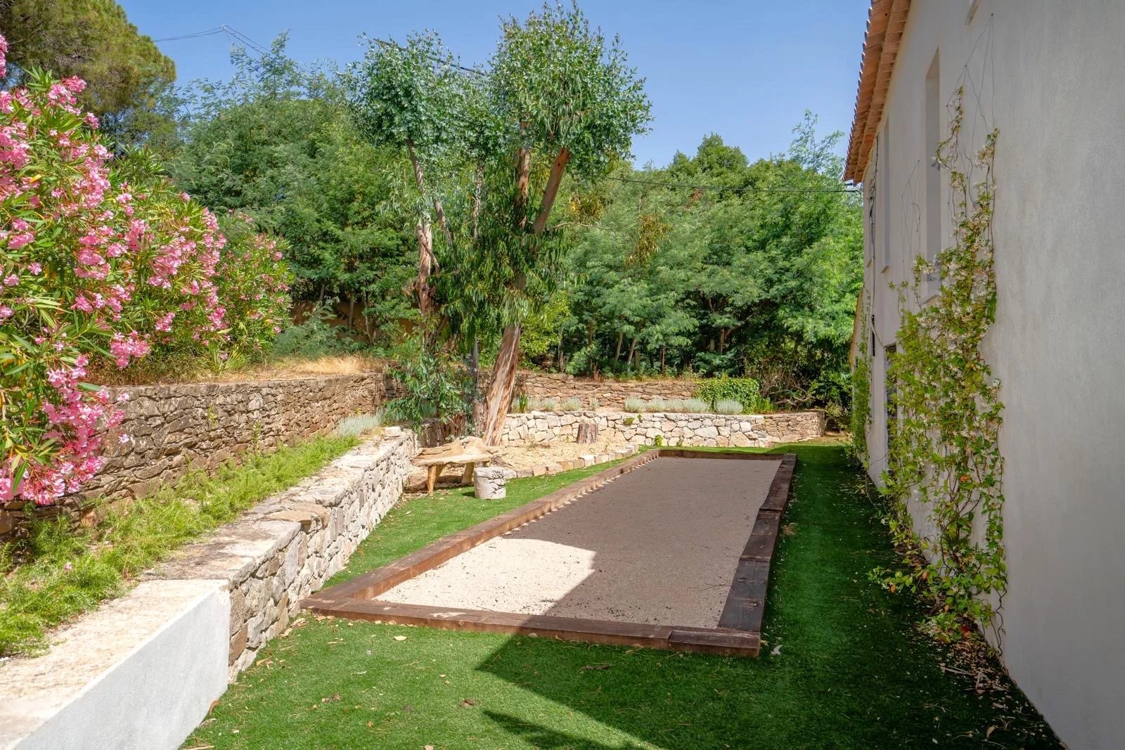Villa rénovée à vendre à pied des plages à Grimaud