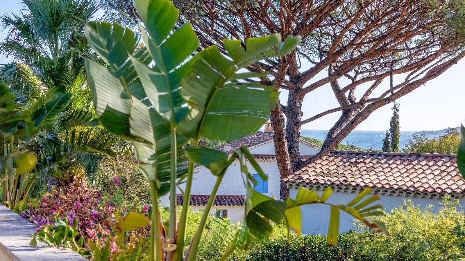 Villa rénovée à vendre à pied des plages à Grimaud