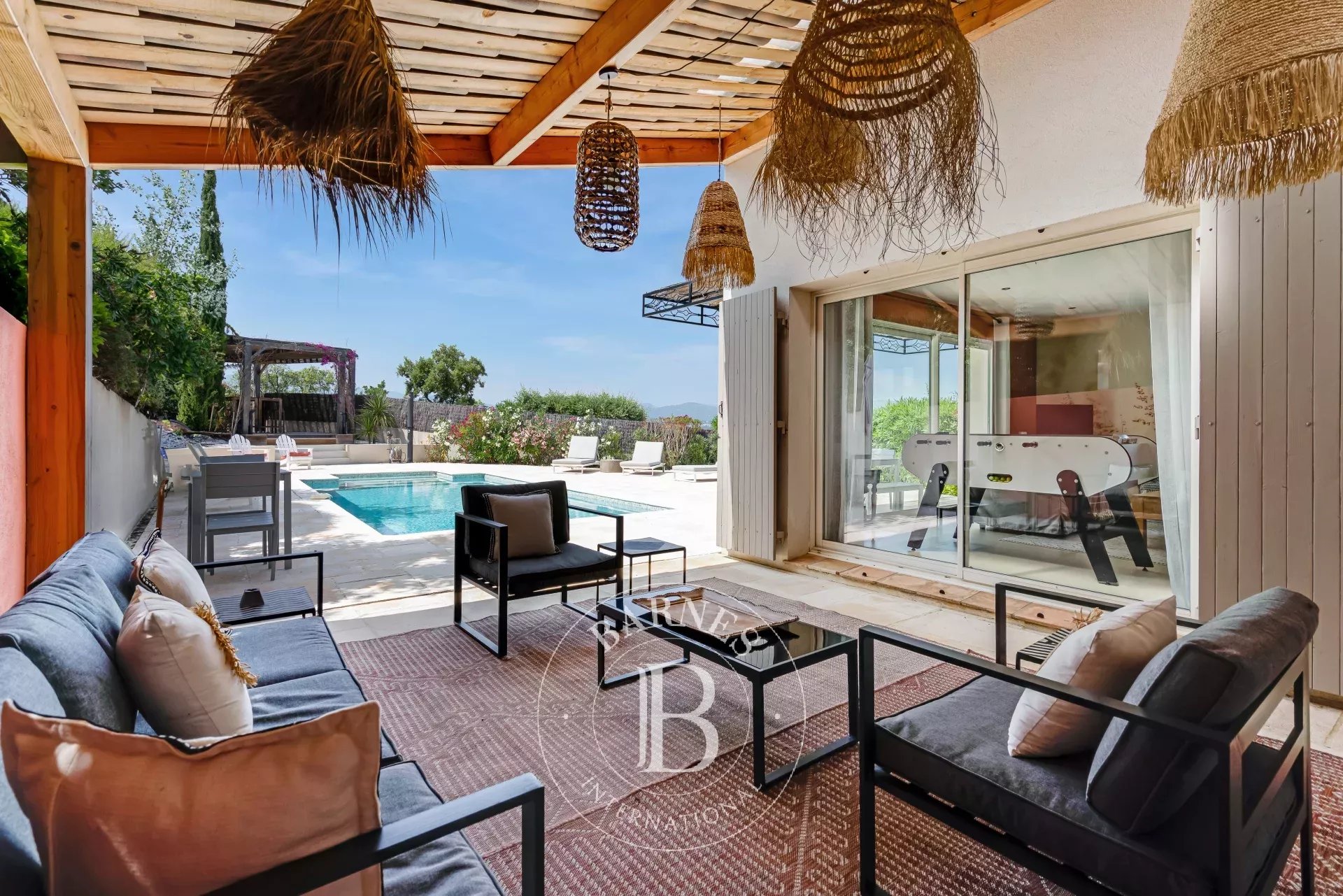 GOLFE DE SAINT TROPEZ - COGOLIN - VILLA RENOVEE - VUE DEGAGEE