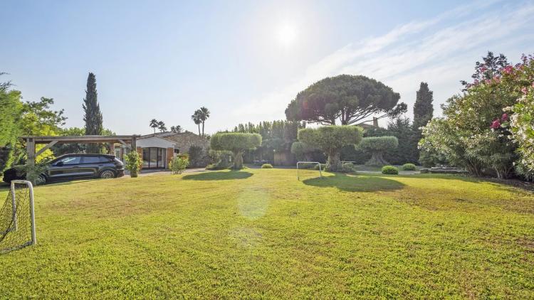Villa à vendre à pied des plages à Grimaud