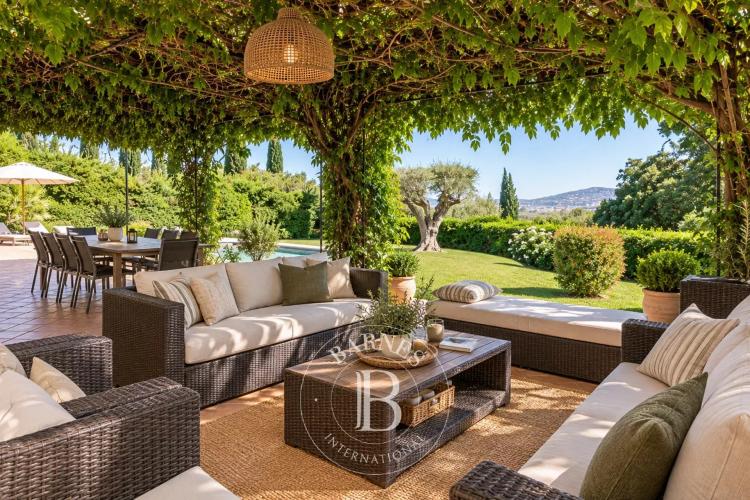 GRMAUD - DOMAINE PRIVE - MAISON PROVENCALE AVEC VUE MER