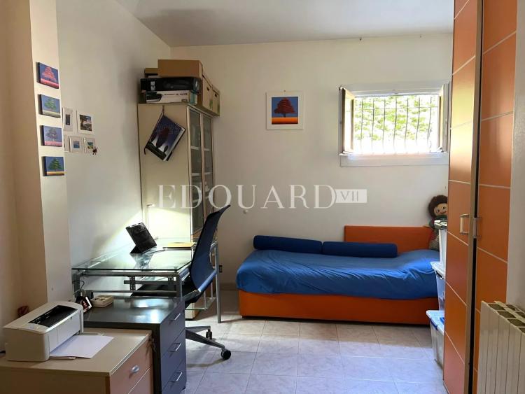 Dans un domaine privé proche de La Turbie, à vendre villa présentant un potentiel important