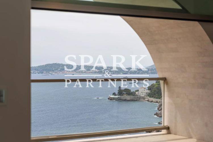 Cap d'Ail - Location - Villa moderne dans un domaine privé avec accès à la plage